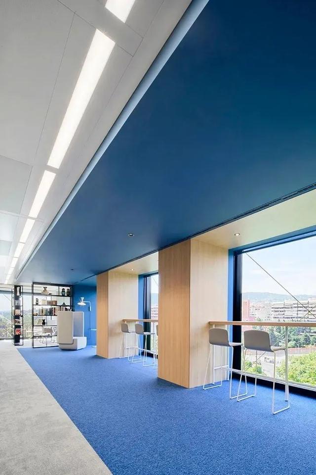 蓝色简约风格的办公室设计案例